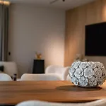 Azur Luxury וארנה