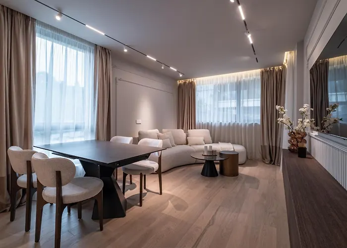 Azur Luxury شقة *