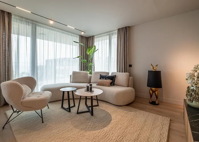 Azur Luxury شقة فارنا